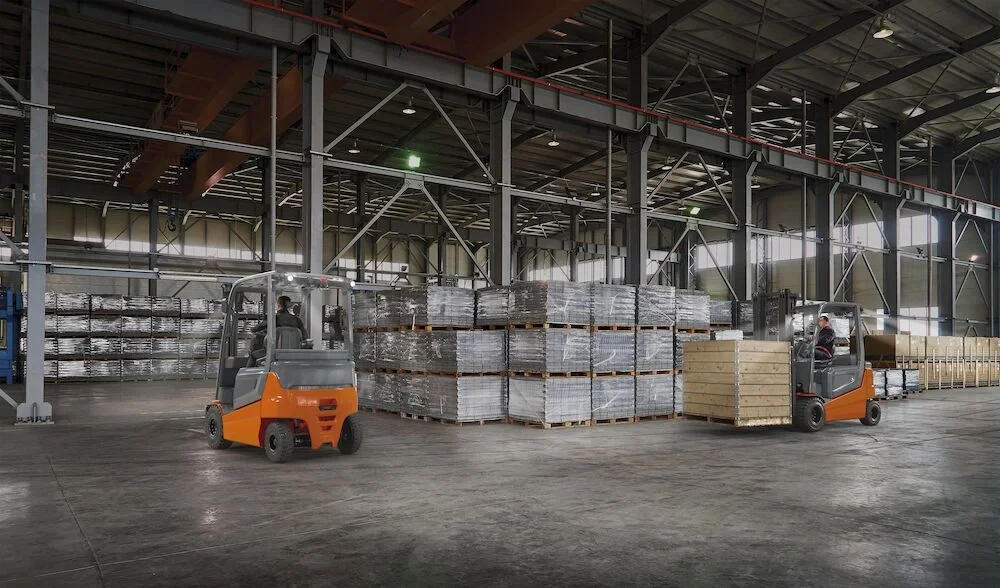 Electric counterbalanced forklift BT Cargo E8-series, 4-wheel, application photo