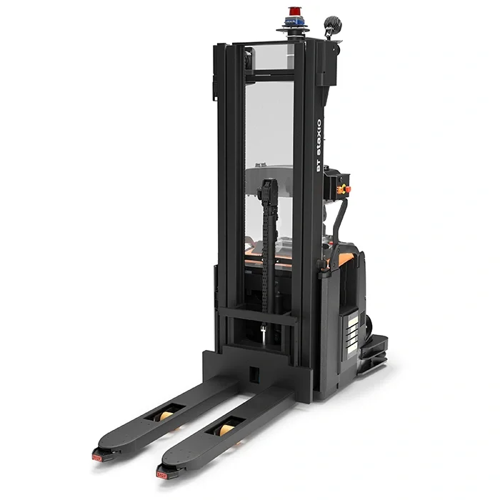 BT Staxio SAE160, for horizontal moving and stacking in automated logistic solutions. Product photo taken from the front at an angle. 