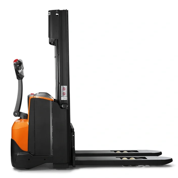 BT Staxio SWE120 electric walkie stacker. Product photo taken from the side. 