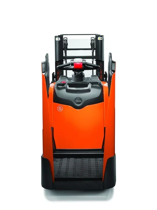 BT Staxio SPE200DN, electric stacker with double load handling, platform, and fixed side guards. Product photo taken from the back.