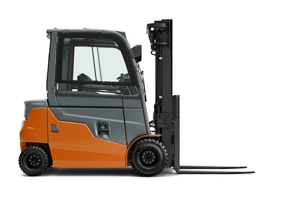 Electric counterbalanced forklift BT Cargo E8-series, 4-wheel 3.5 ton, closed cabin