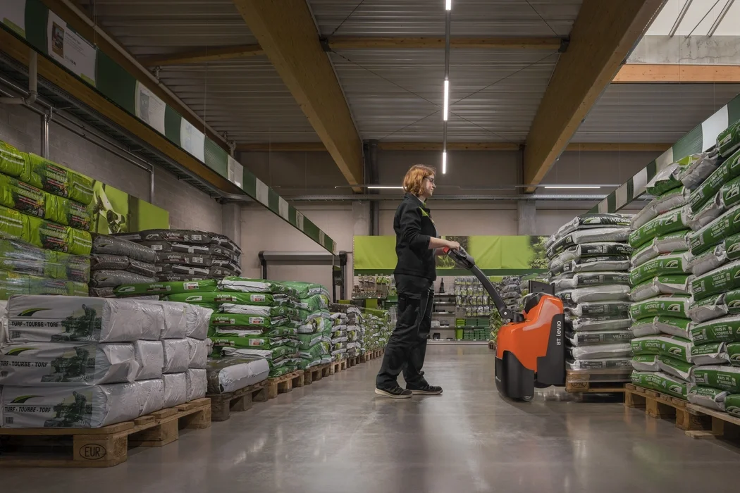 BT Levio LWI160 powered pallet truck, electric walkie low-lifter. Application photo of warehouse environment. 