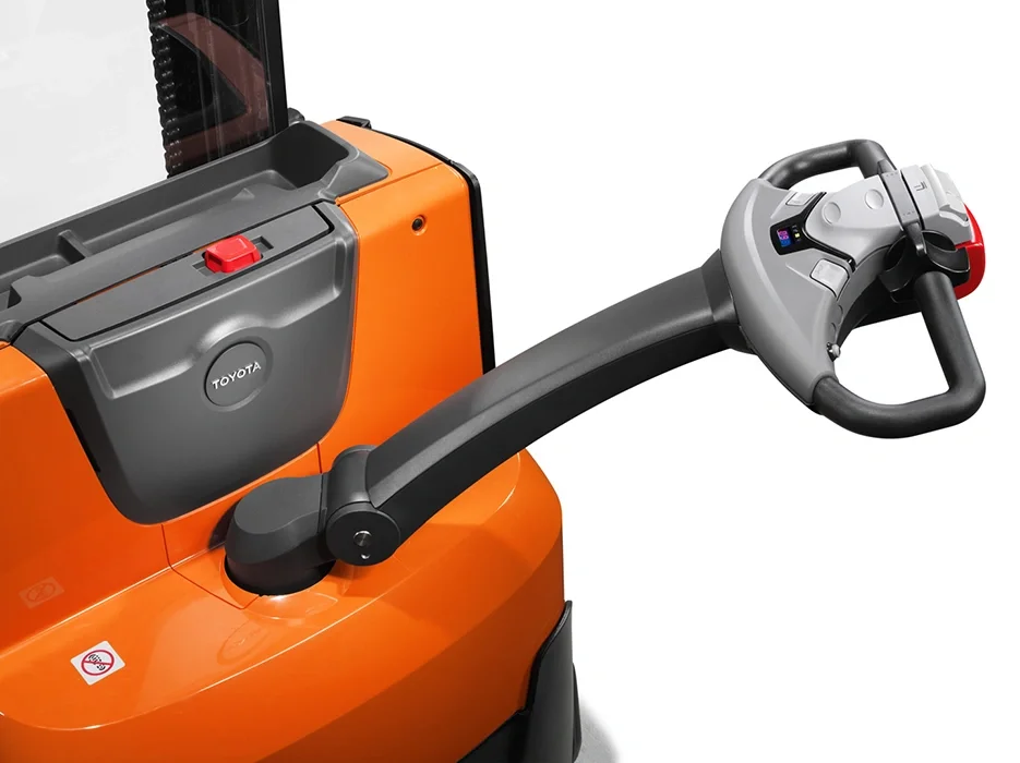 BT Staxio SWE120 electric walkie stacker. Details photo of steering arm and handle. 