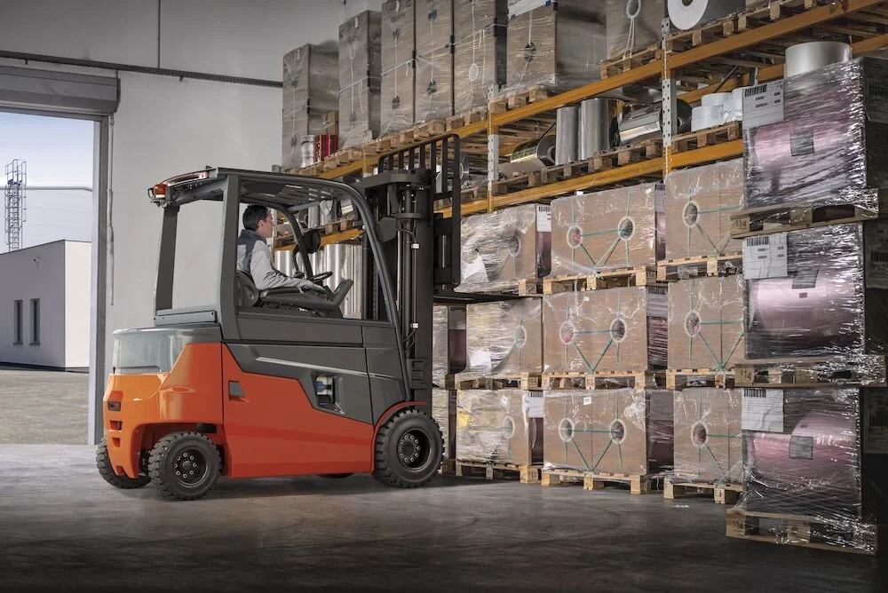 Electric counterbalanced forklift BT Cargo E8-series, 4-wheel 2.5 ton, application photo