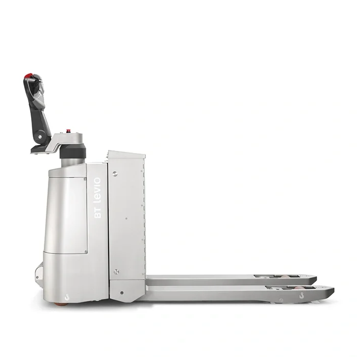 BT Levio LPE200I powered pallet truck, electric low-lifter with platform. Product photo taken from the side. 
