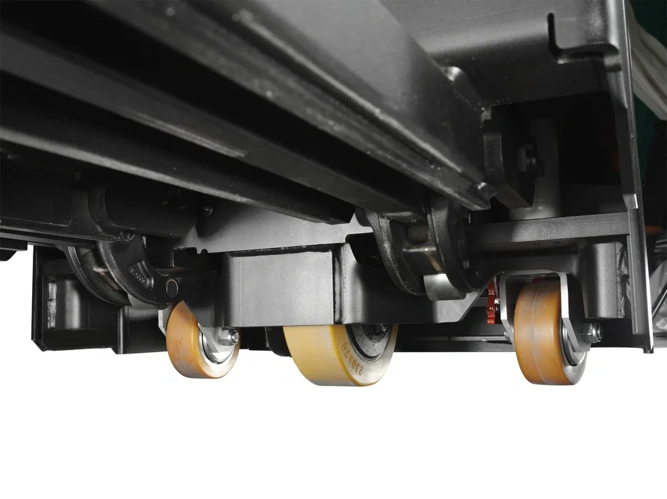 BT Levio LPE200 powered pallet truck, electric low-lifter with platform. Details photo taken from the underside, illustrating machine construction. 