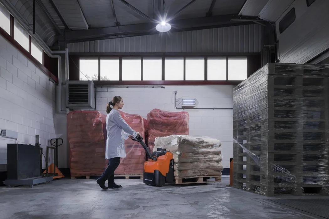 BT Levio LWI160 powered pallet truck, electric walkie low-lifter. Application photo in loading bay. 