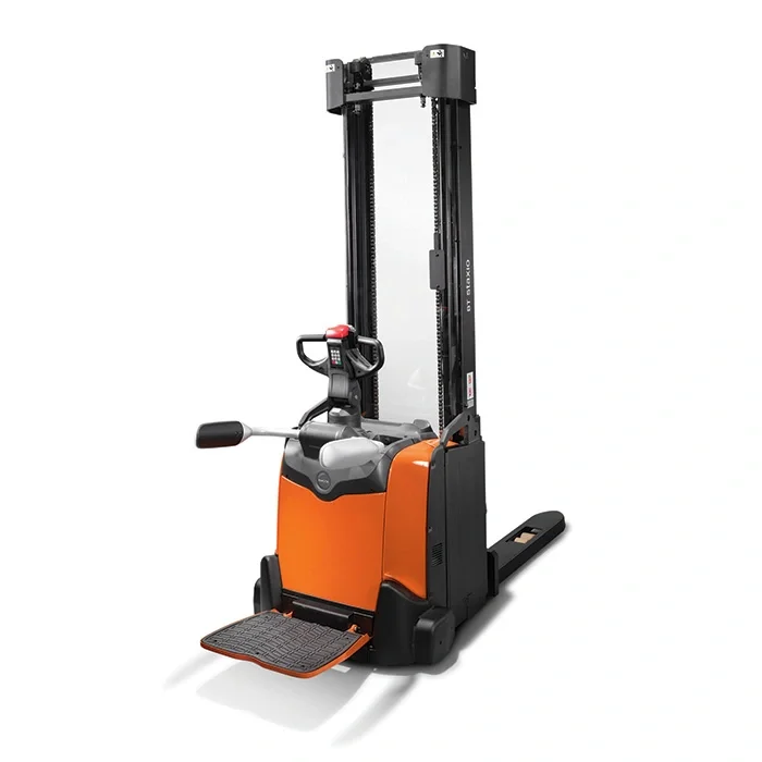 BT Staxio SPE160, electric stacker with platform and side guards. Product photo taken from the back at an angle.