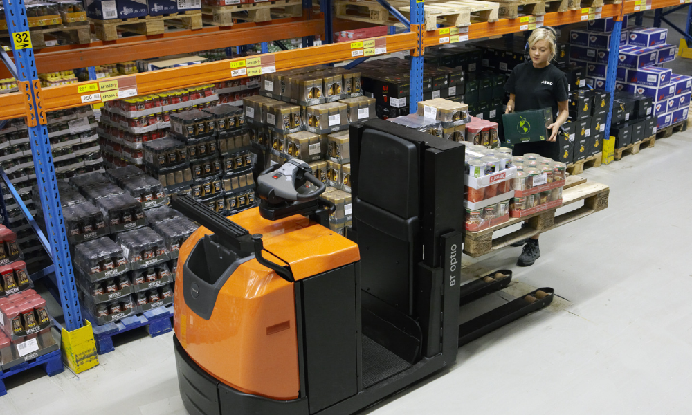 Low-level order picking in warehouse with Toyota OSE250