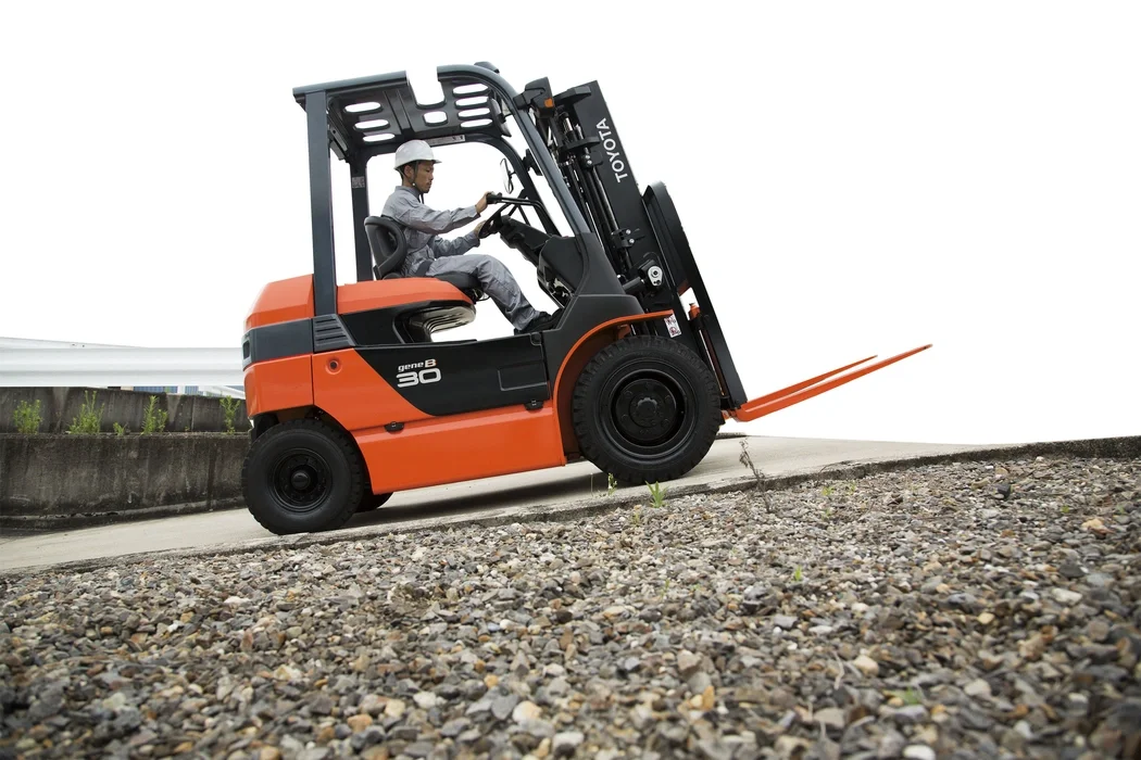 Electric counterbalanced forklift Toyota 8-series, 8FB driving in a gradient