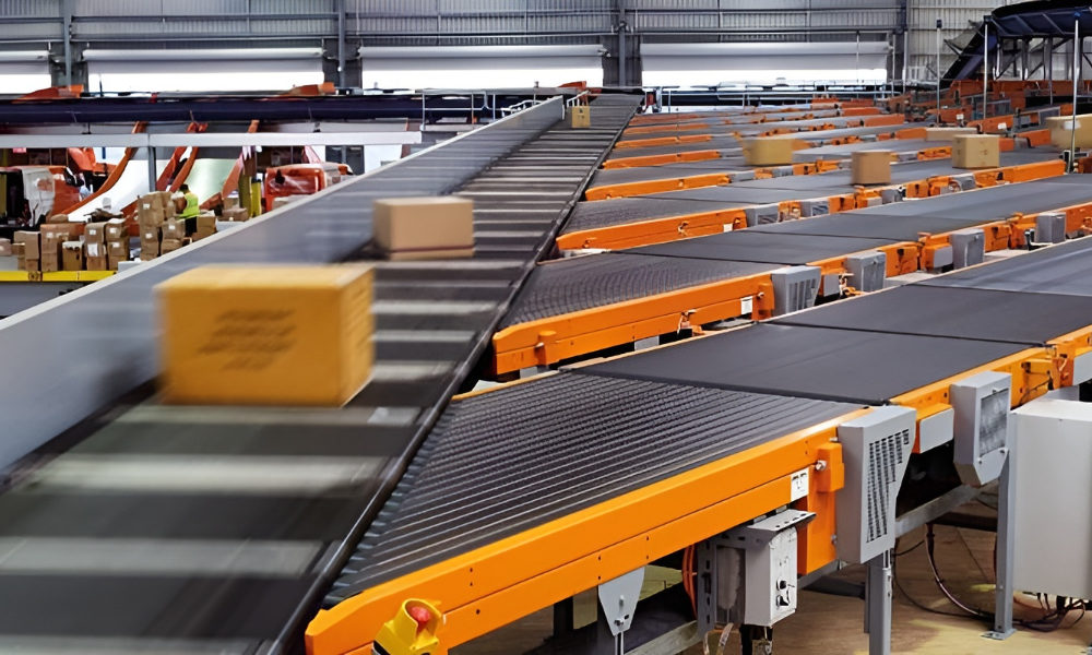 Conveyor system moving and sorting packages
