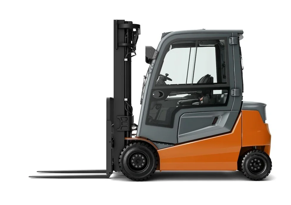 Electric counterbalanced forklift BT Cargo E8-series, 4-wheel 3.5 ton, closed cabin
