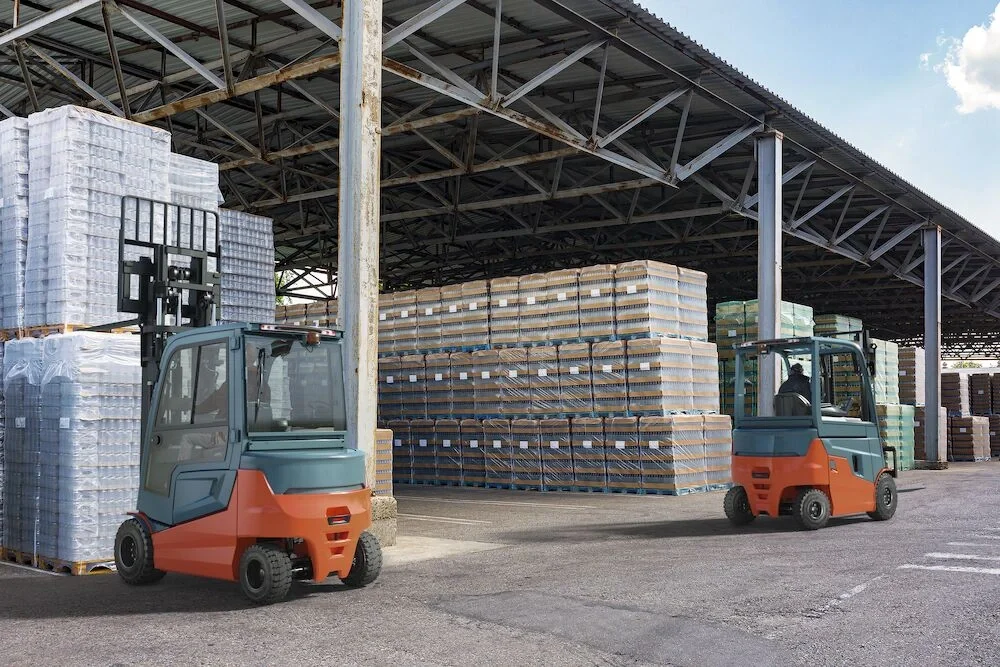 Electric counterbalanced forklift BT Cargo E8-series, 4-wheel closed cabin, application photo